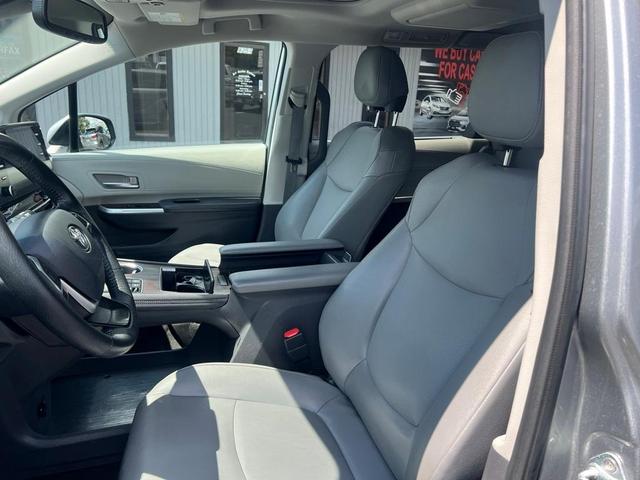 Photo of 2021 Silver Toyota Sienna