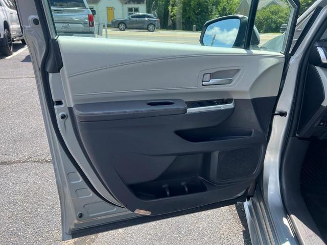 Photo of 2021 Silver Toyota Sienna