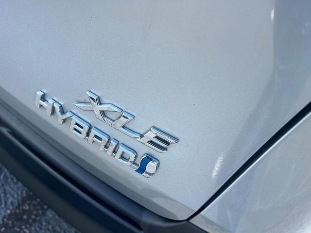 Photo of 2021 Silver Toyota Sienna