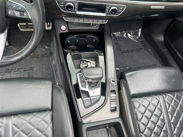 Photo of 2021 Daytona Gray Pearl Effect w/ Black Roof Audi S5