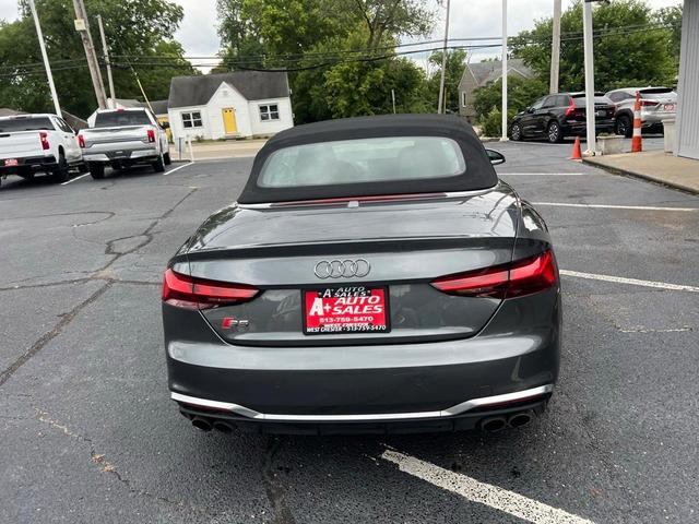 Photo of 2021 Daytona Gray Pearl Effect w/ Black Roof Audi S5