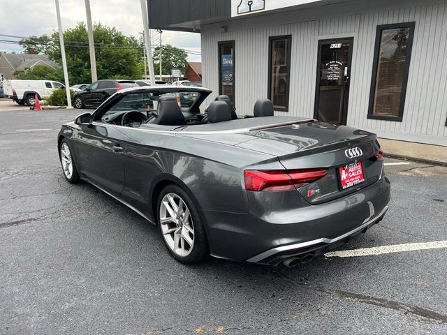 Photo of 2021 Daytona Gray Pearl Effect w/ Black Roof Audi S5