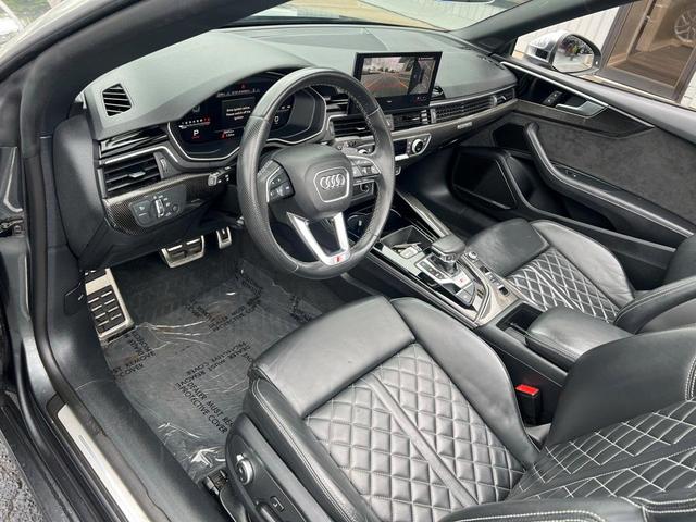 Photo of 2021 Daytona Gray Pearl Effect w/ Black Roof Audi S5