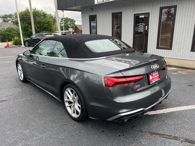 Photo of 2021 Daytona Gray Pearl Effect w/ Black Roof Audi S5