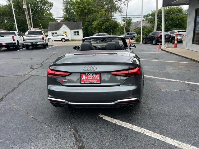 Photo of 2021 Daytona Gray Pearl Effect w/ Black Roof Audi S5