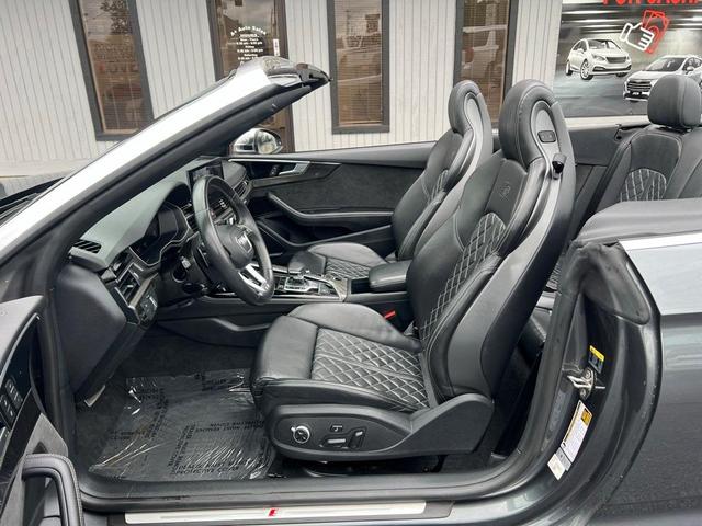Photo of 2021 Daytona Gray Pearl Effect w/ Black Roof Audi S5
