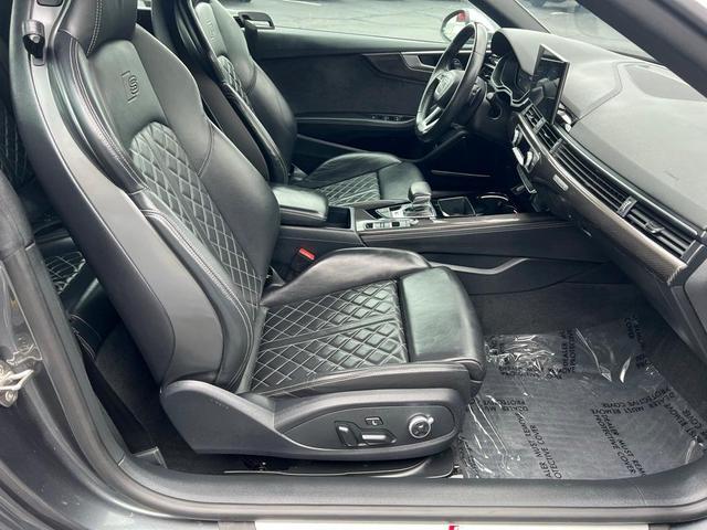 Photo of 2021 Daytona Gray Pearl Effect w/ Black Roof Audi S5