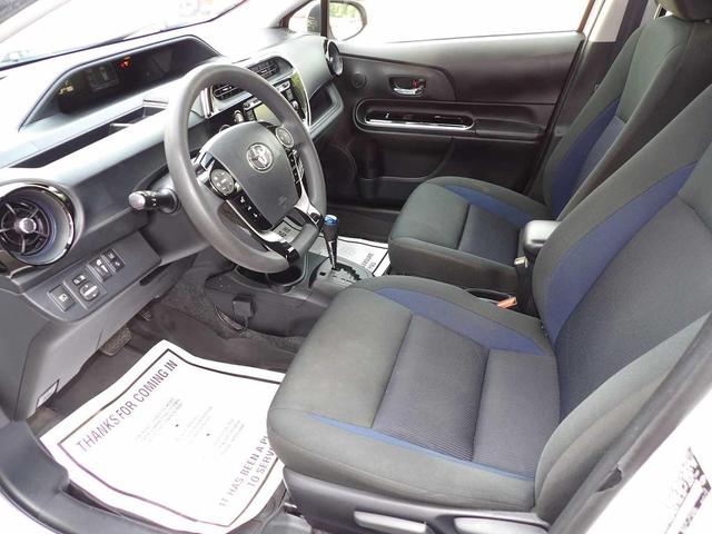 Photo of 2018 Super White Toyota Prius c