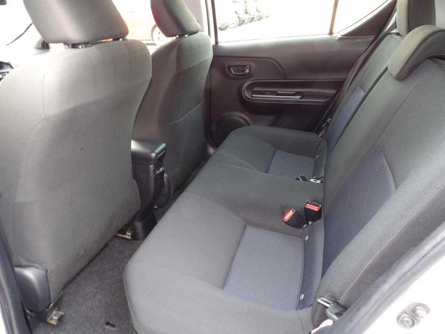 Photo of 2018 Super White Toyota Prius c