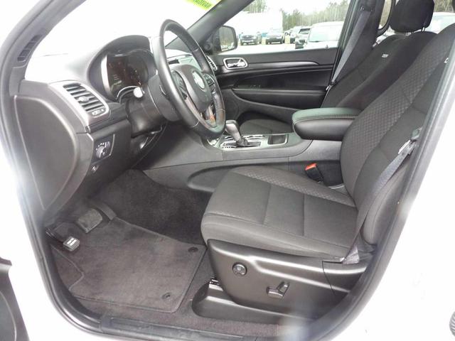 Photo of 2021 Bright White Clearcoat Jeep Grand Cherokee