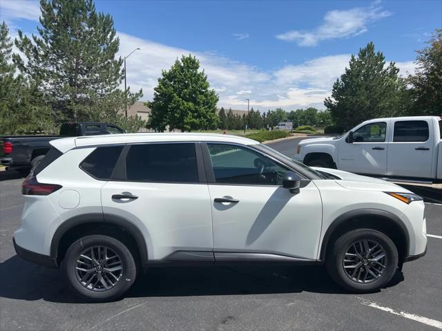 Photo of 2025 White Nissan Rogue