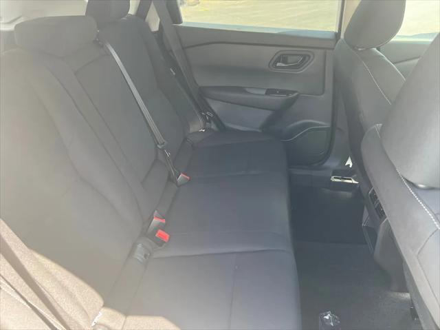 Photo of 2025 White Nissan Rogue