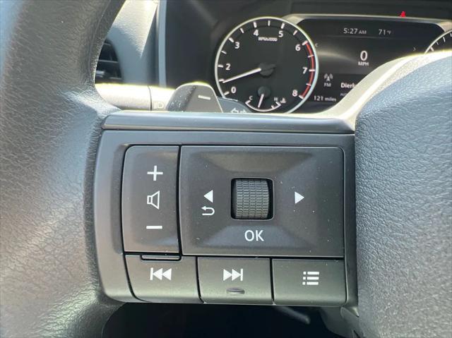 Photo of 2025 White Nissan Rogue