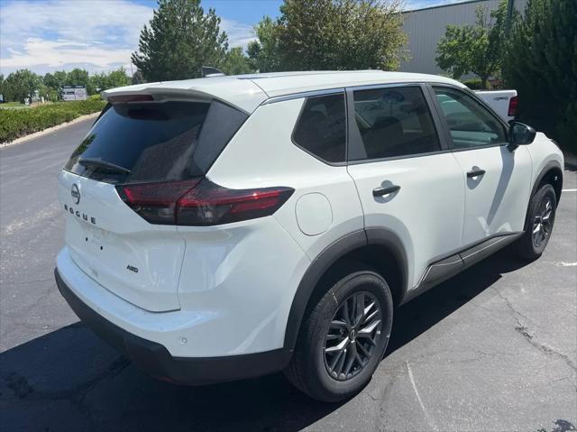 Photo of 2025 White Nissan Rogue