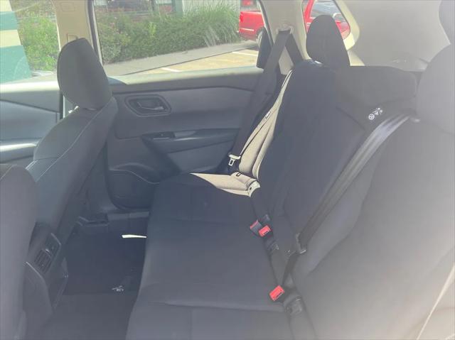 Photo of 2025 White Nissan Rogue