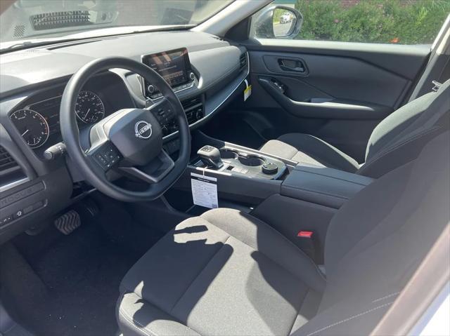 Photo of 2025 White Nissan Rogue