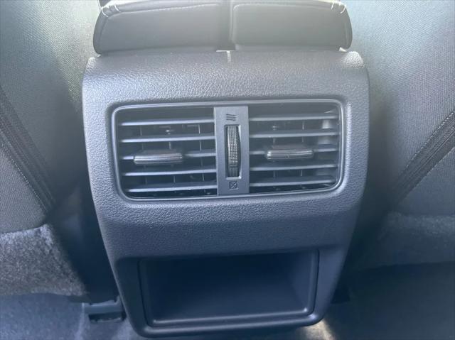 Photo of 2025 White Nissan Rogue