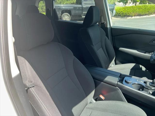 Photo of 2025 White Nissan Rogue