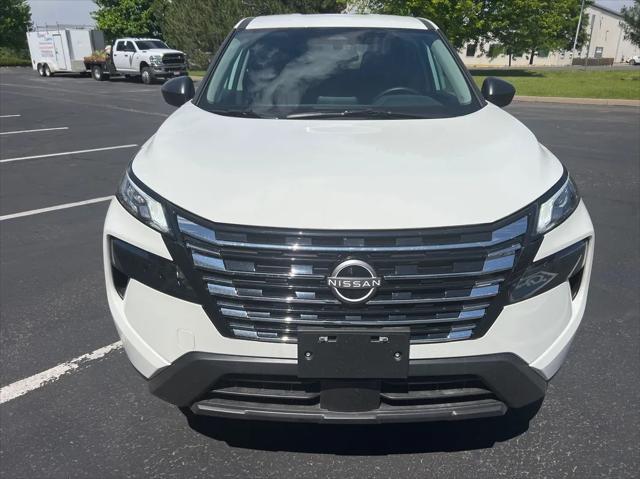 Photo of 2025 White Nissan Rogue