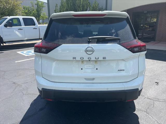 Photo of 2025 White Nissan Rogue