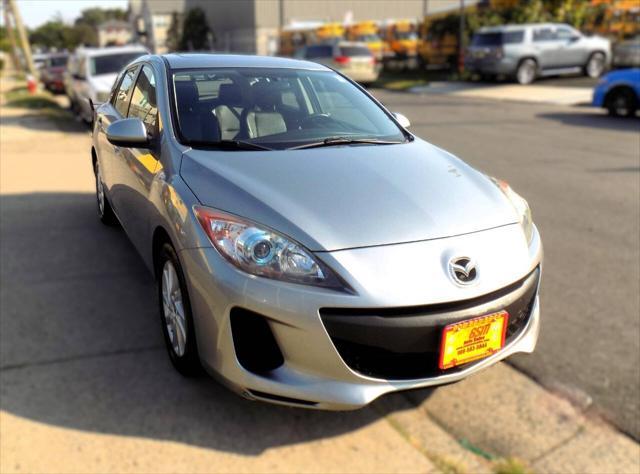 Photo of 2013 Liquid Silver Metallic Mazda Mazda3