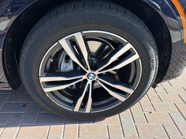 Photo of 2023 Carbon Black Metallic BMW X7