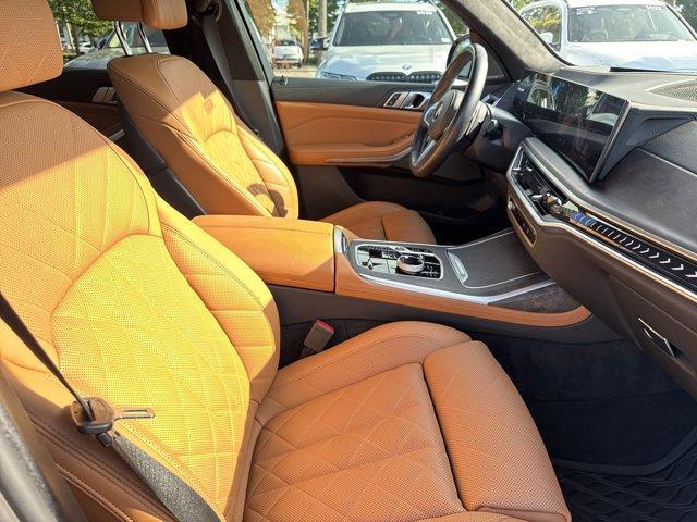 Photo of 2023 Carbon Black Metallic BMW X7