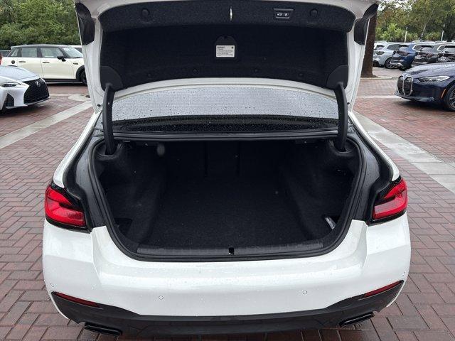 Photo of 2022 Alpine White BMW 530