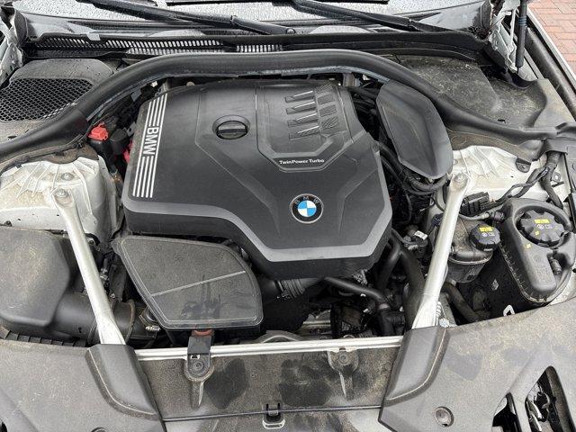 Photo of 2022 Alpine White BMW 530
