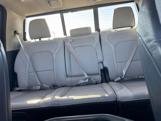 Photo of 2023 Ivory White Tri-Coat Pearlcoat RAM 1500