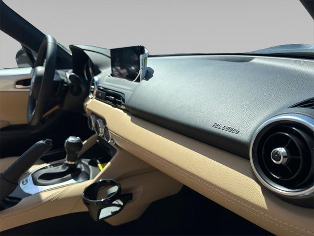 Photo of 2025 Snowflake White Pearl Mica Mazda MX-5 Miata RF