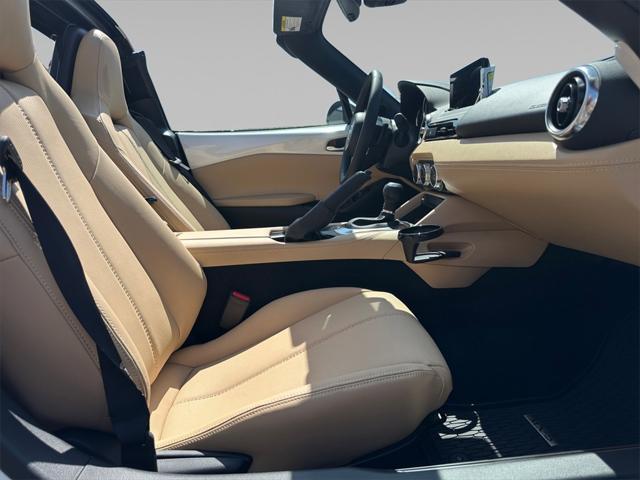Photo of 2025 Snowflake White Pearl Mica Mazda MX-5 Miata RF