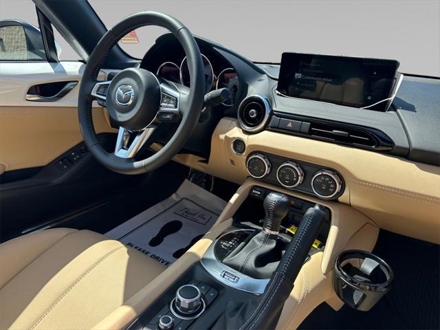 Photo of 2025 Snowflake White Pearl Mica Mazda MX-5 Miata RF