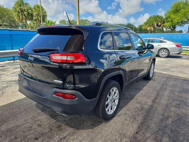 Photo of 2017 Diamond Black Crystal Pearlcoat Jeep Cherokee