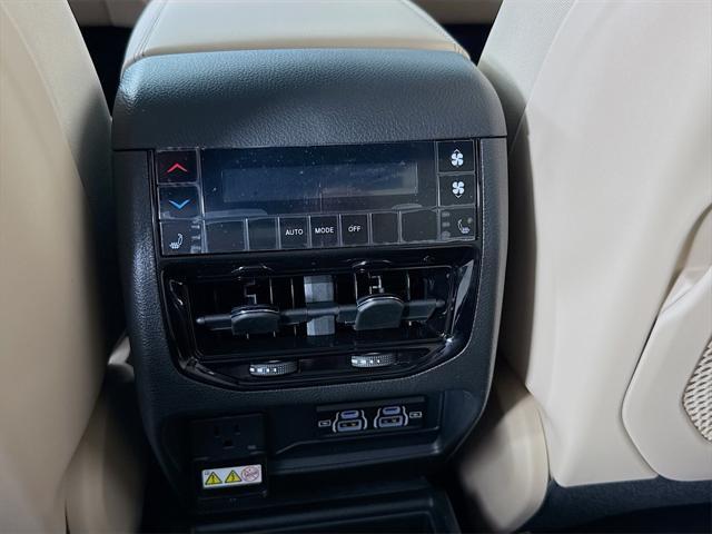 Photo of 2025 Diamond Jeep Grand Cherokee L