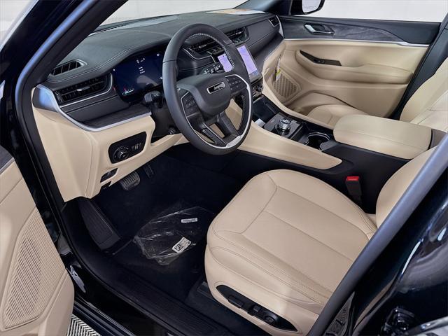 Photo of 2025 Diamond Jeep Grand Cherokee L