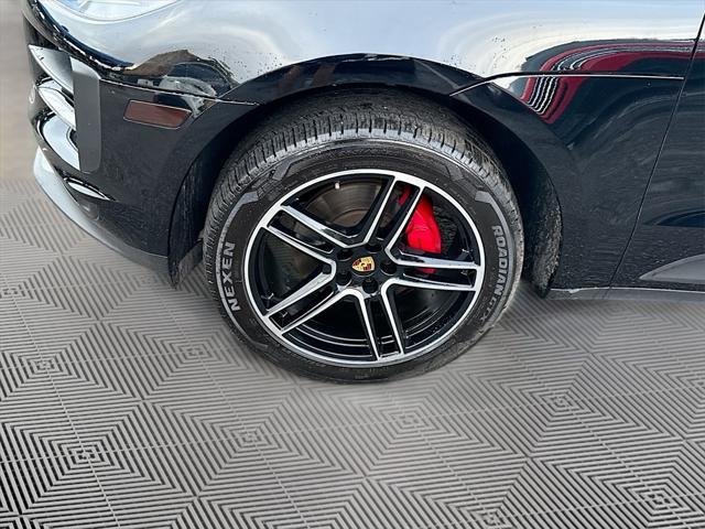 Photo of 2020 Black Porsche Macan