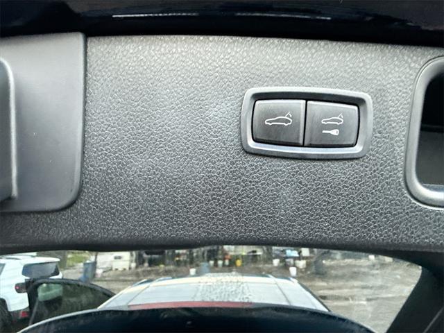Photo of 2020 Black Porsche Macan
