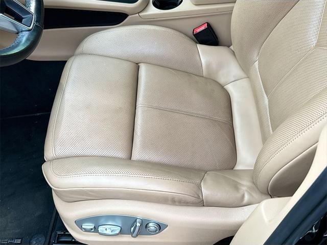Photo of 2020 Black Porsche Macan