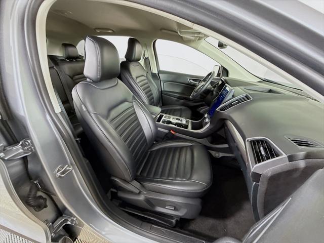Photo of 2024 Silver Metallic Ford Edge