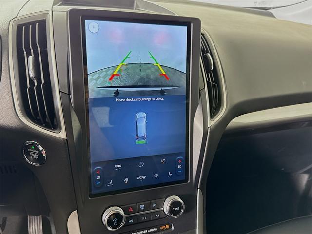 Photo of 2024 Silver Metallic Ford Edge