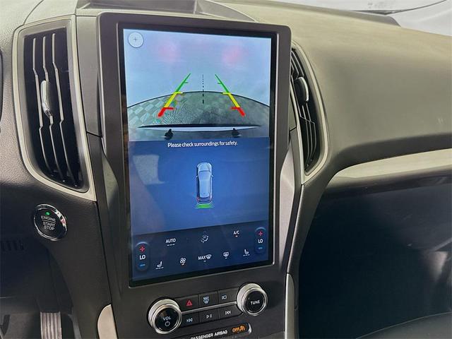 Photo of 2024 Silver Metallic Ford Edge