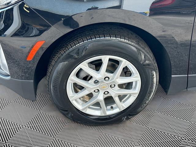 Photo of 2022 Mosaic Black Metallic Chevrolet Equinox