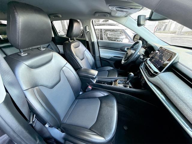Photo of 2022 Granite Crystal Metallic Clearcoat Jeep Compass