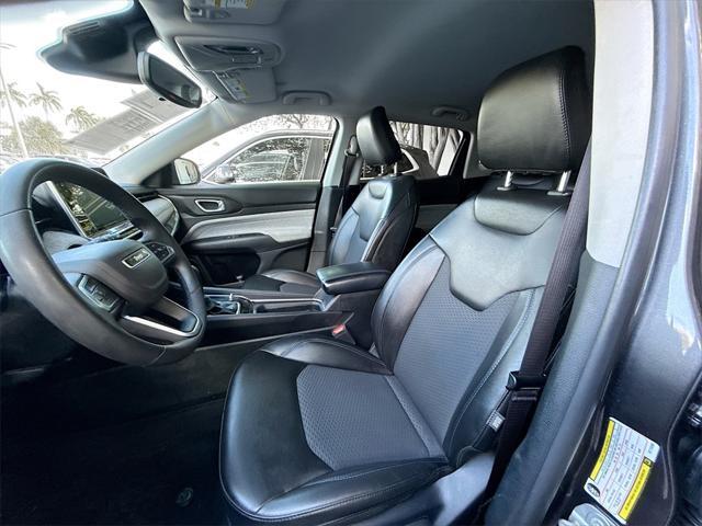 Photo of 2022 Granite Crystal Metallic Clearcoat Jeep Compass