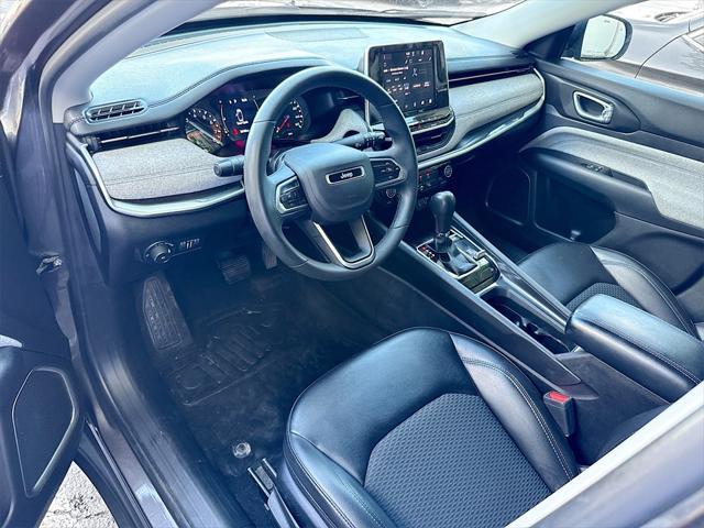 Photo of 2022 Granite Crystal Metallic Clearcoat Jeep Compass