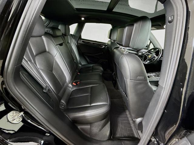 Photo of 2018 Black Porsche Macan