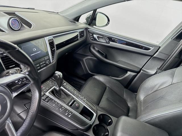 Photo of 2018 Black Porsche Macan