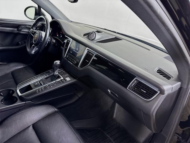 Photo of 2018 Black Porsche Macan