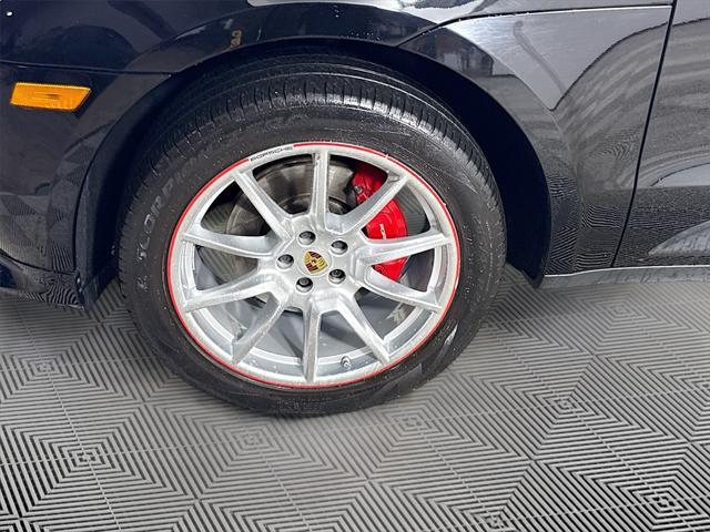 Photo of 2018 Black Porsche Macan